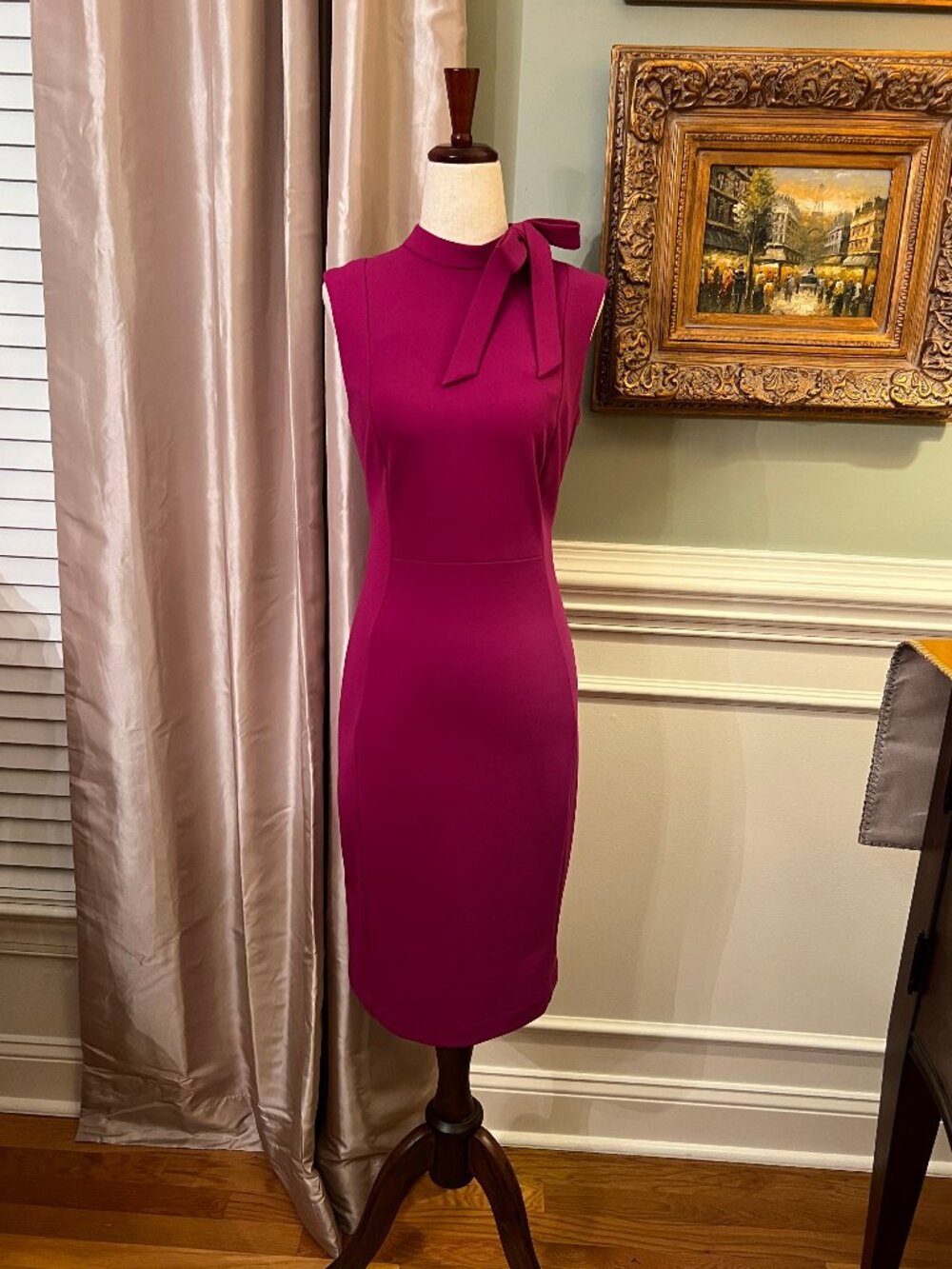NWOT Calvin Klein Raspberry Stretch Crepe Bow Neck Sleeveless Sheath Dress Sz 6 - Picture 2 of 3